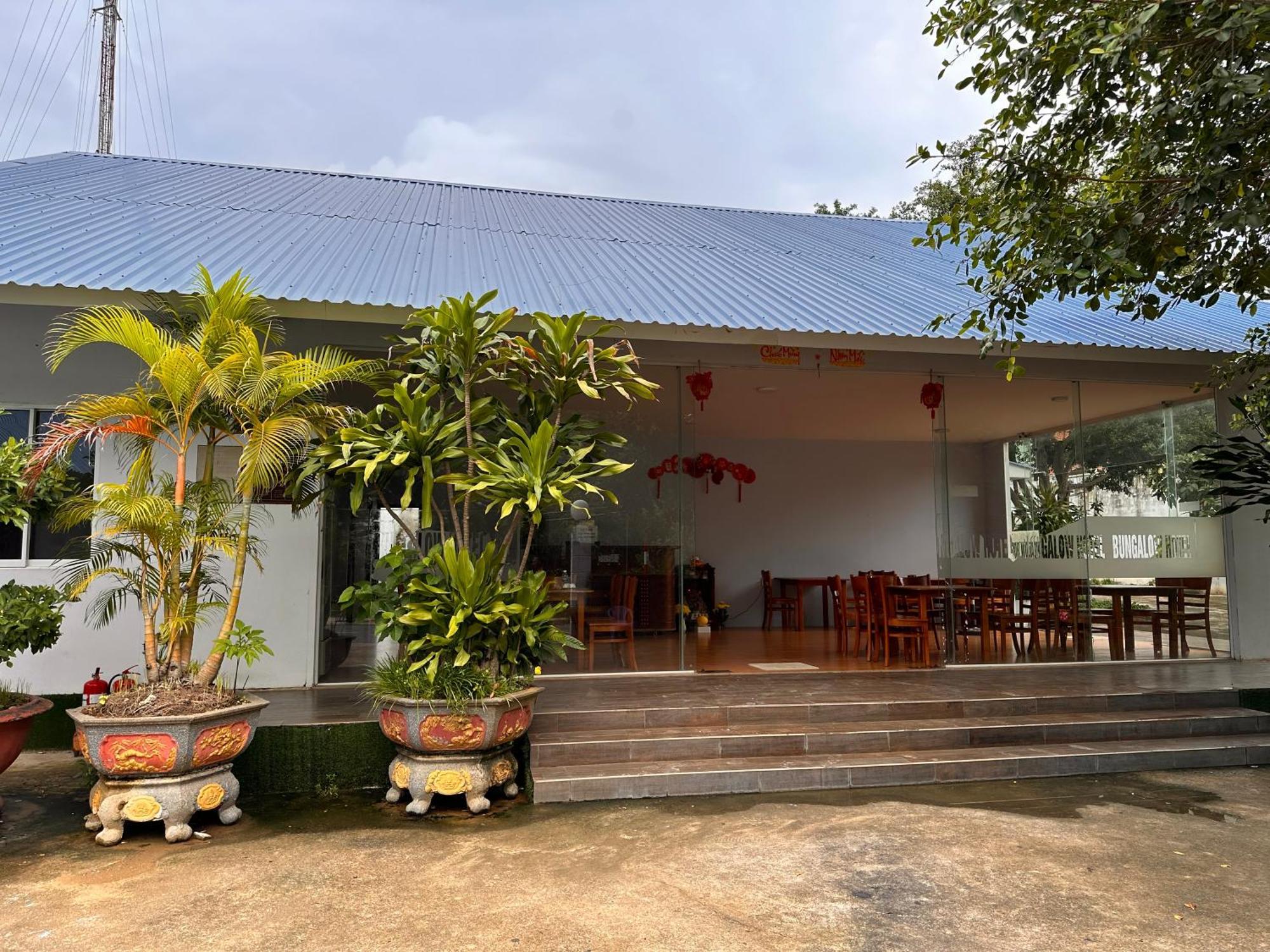 Bungalow Hotel Chi Khu Co Ong Eksteriør billede