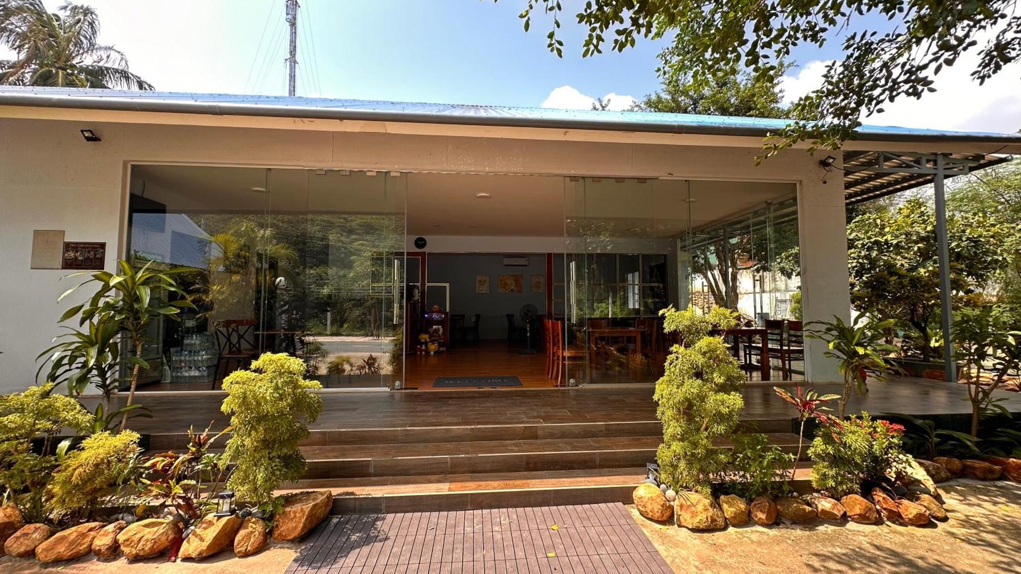 Bungalow Hotel Chi Khu Co Ong Eksteriør billede